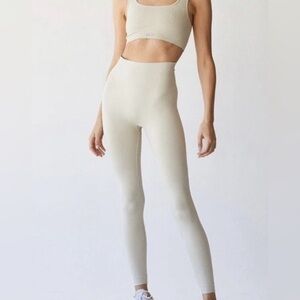 Set Active Sculptflex Power Leggings Womens size medium in Oatmilk cream